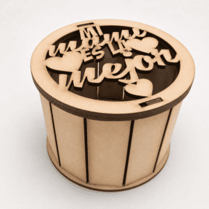 Caja de regalo personalizada en madera MDF elaborada con corte laser